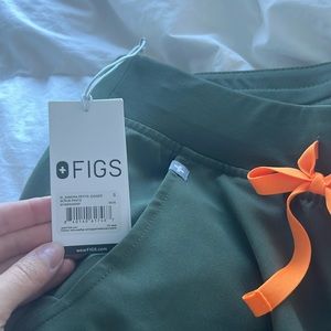 NWT FIGS MOSS GREEN JOGGER SIZE S PETITE